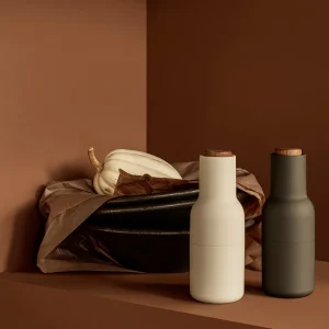 Audo Bottle Grinder Hunting Green + Beige with Walnut / Set 2^ Salt & Pepper